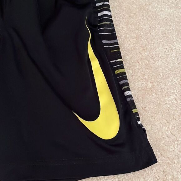 BOYS NIKE SHORTS SIZE MEDIUM! - Picture 2 of 7